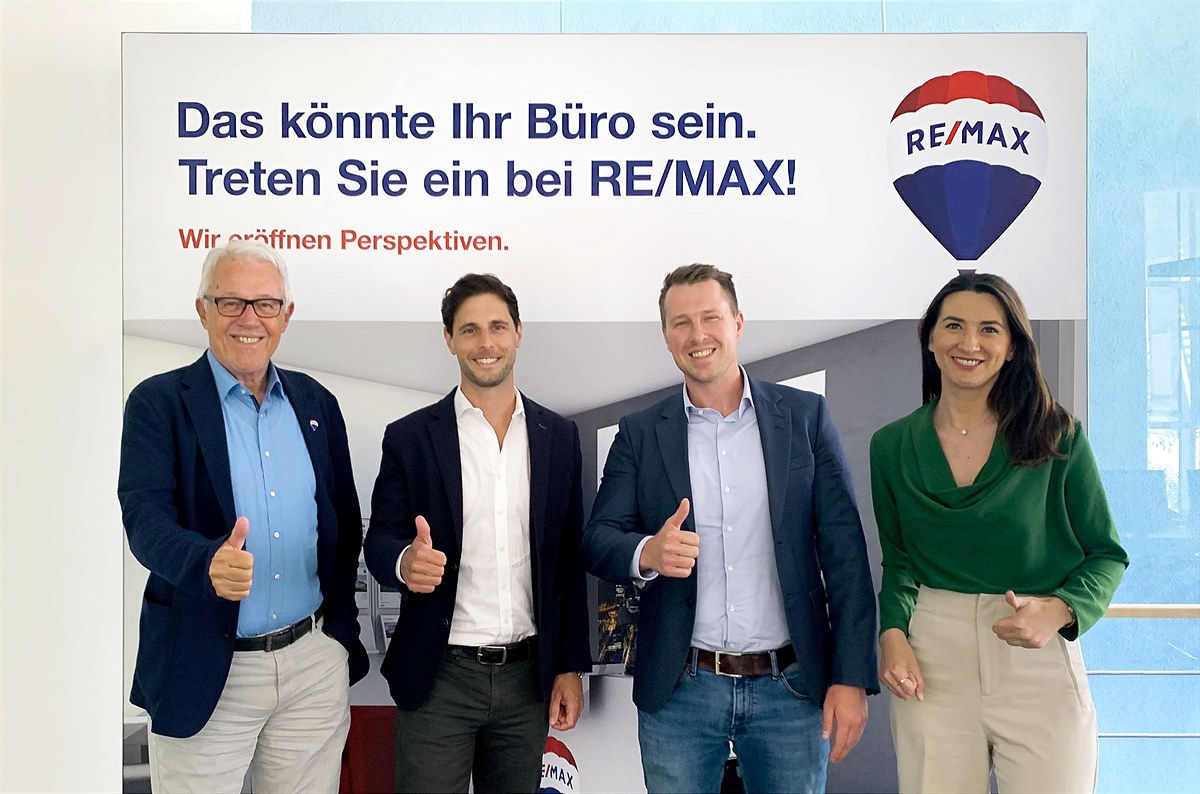 Kurt Friedl (CEO und Gesellschafter Remax Germany), Benedikt Wenninger (Gründer und Geschäftsführer Heimkapital), Denis Pais (Strategic Partner Manager Heimkapital) und Samina Julevic (COO Remax Germany)