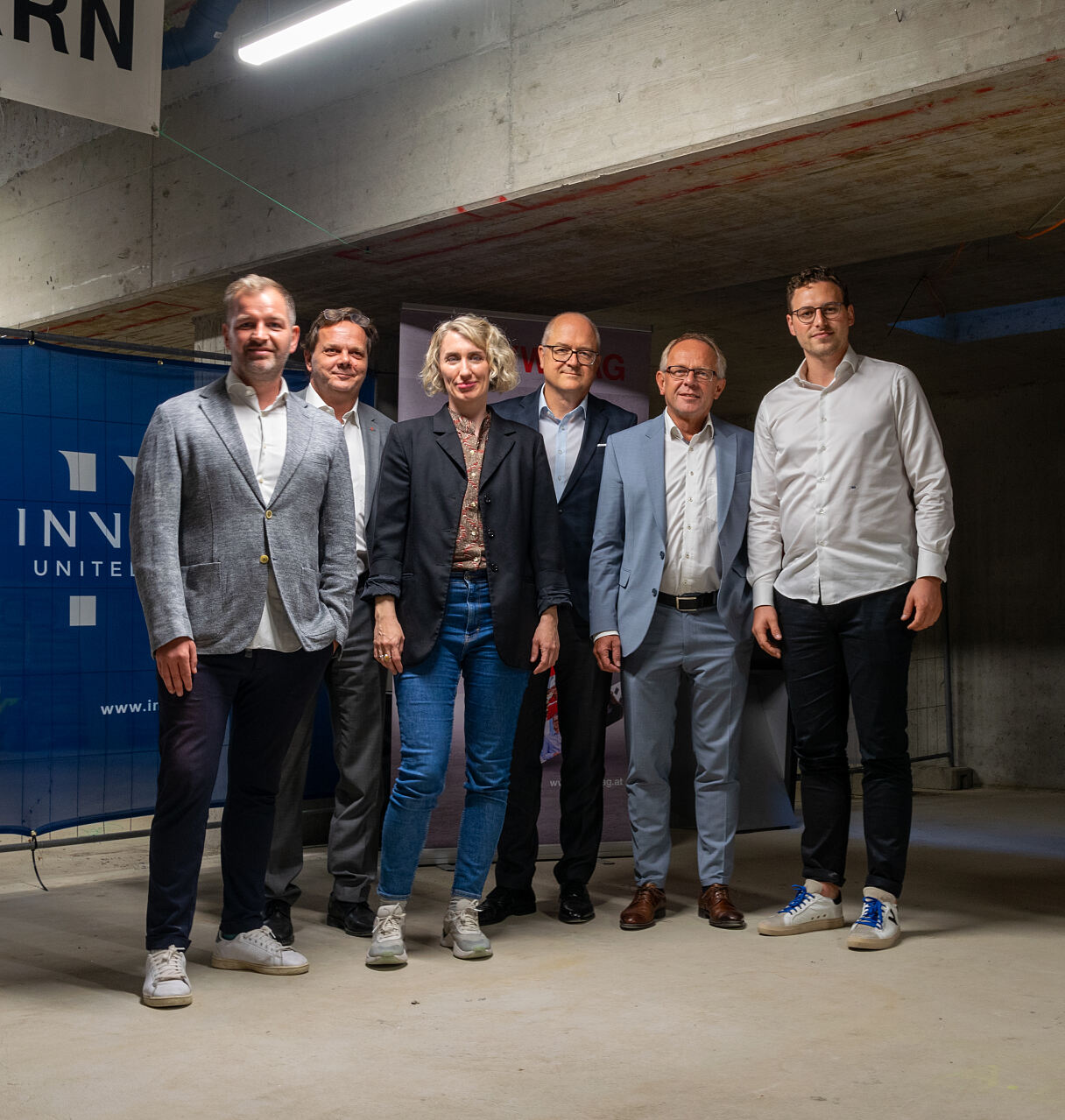 Die führenden Köpfe hinter dem Wohnbauprojekt in Wien Simmering vereint in der Tiefgarage für einen besonderen Moment